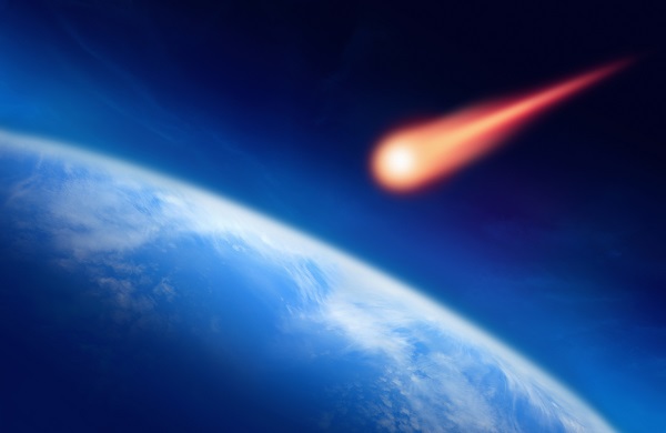 Is it a UFO or a Meteor Falling at an Amazing Speed?